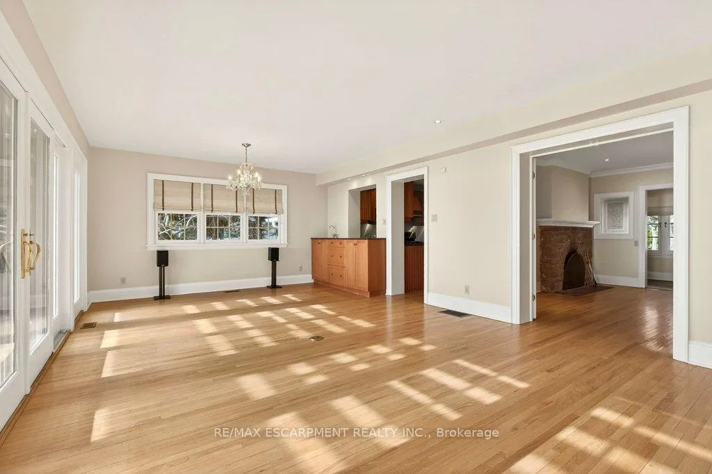 Photo 9 of 3196 Lakeshore Road, Burlington, Roseland — HOMEH