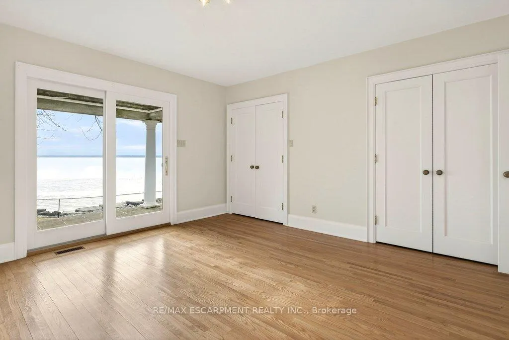 Photo 16 of 3196 Lakeshore Road, Burlington, Roseland — HOMEH