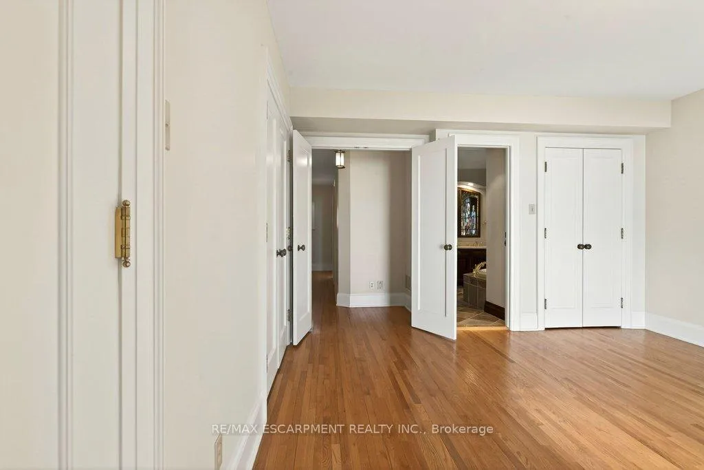 Photo 17 of 3196 Lakeshore Road, Burlington, Roseland — HOMEH