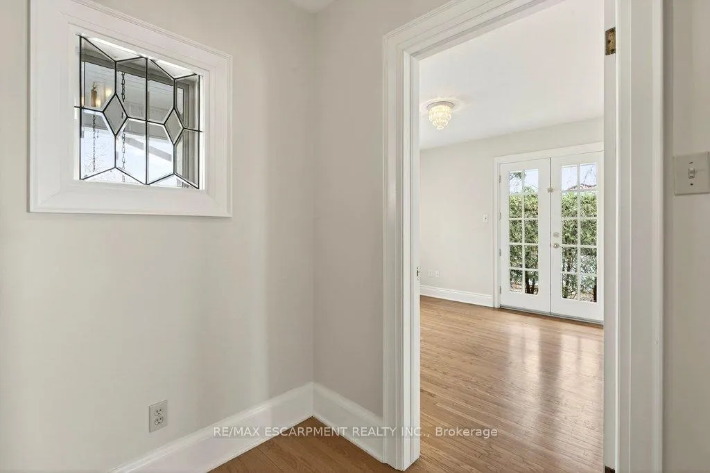 Photo 21 of 3196 Lakeshore Road, Burlington, Roseland — HOMEH