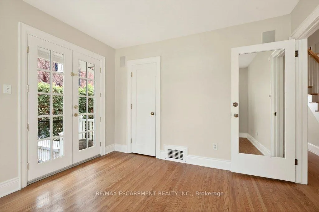 Photo 23 of 3196 Lakeshore Road, Burlington, Roseland — HOMEH
