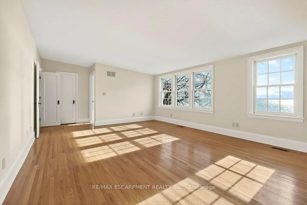 Photo 27 of 3196 Lakeshore Road, Burlington, Roseland — HOMEH