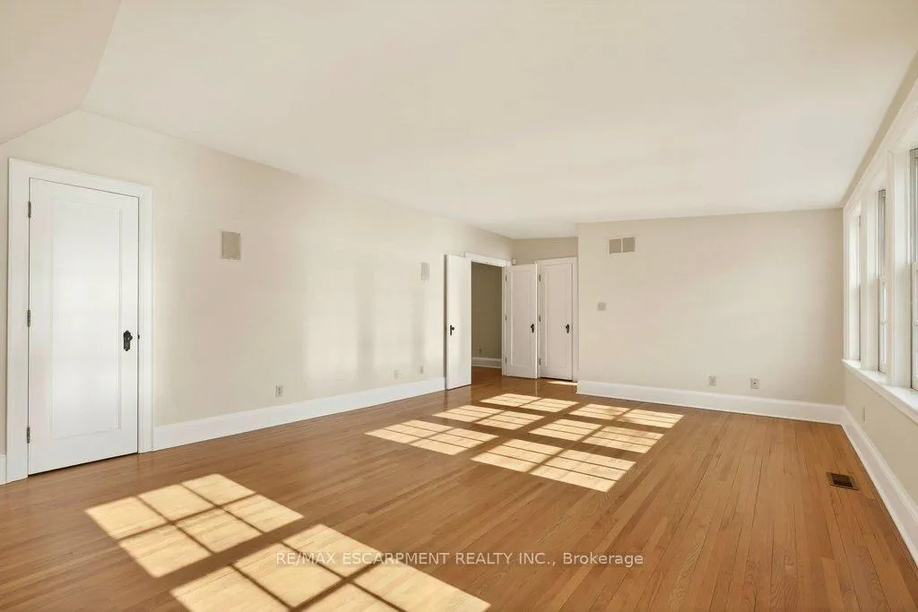 Photo 29 of 3196 Lakeshore Road, Burlington, Roseland — HOMEH
