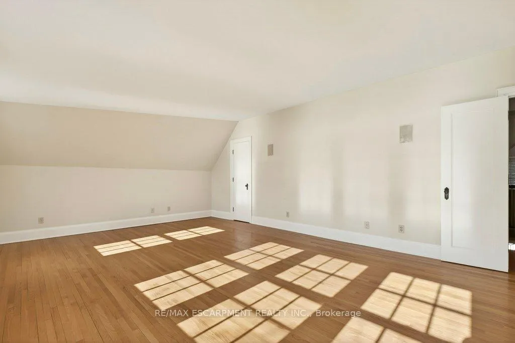 Photo 30 of 3196 Lakeshore Road, Burlington, Roseland — HOMEH