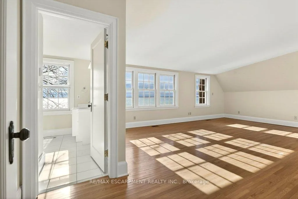 Photo 31 of 3196 Lakeshore Road, Burlington, Roseland — HOMEH
