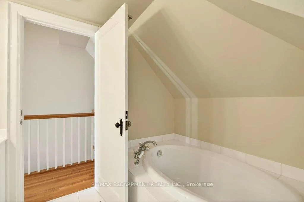 Photo 37 of 3196 Lakeshore Road, Burlington, Roseland — HOMEH