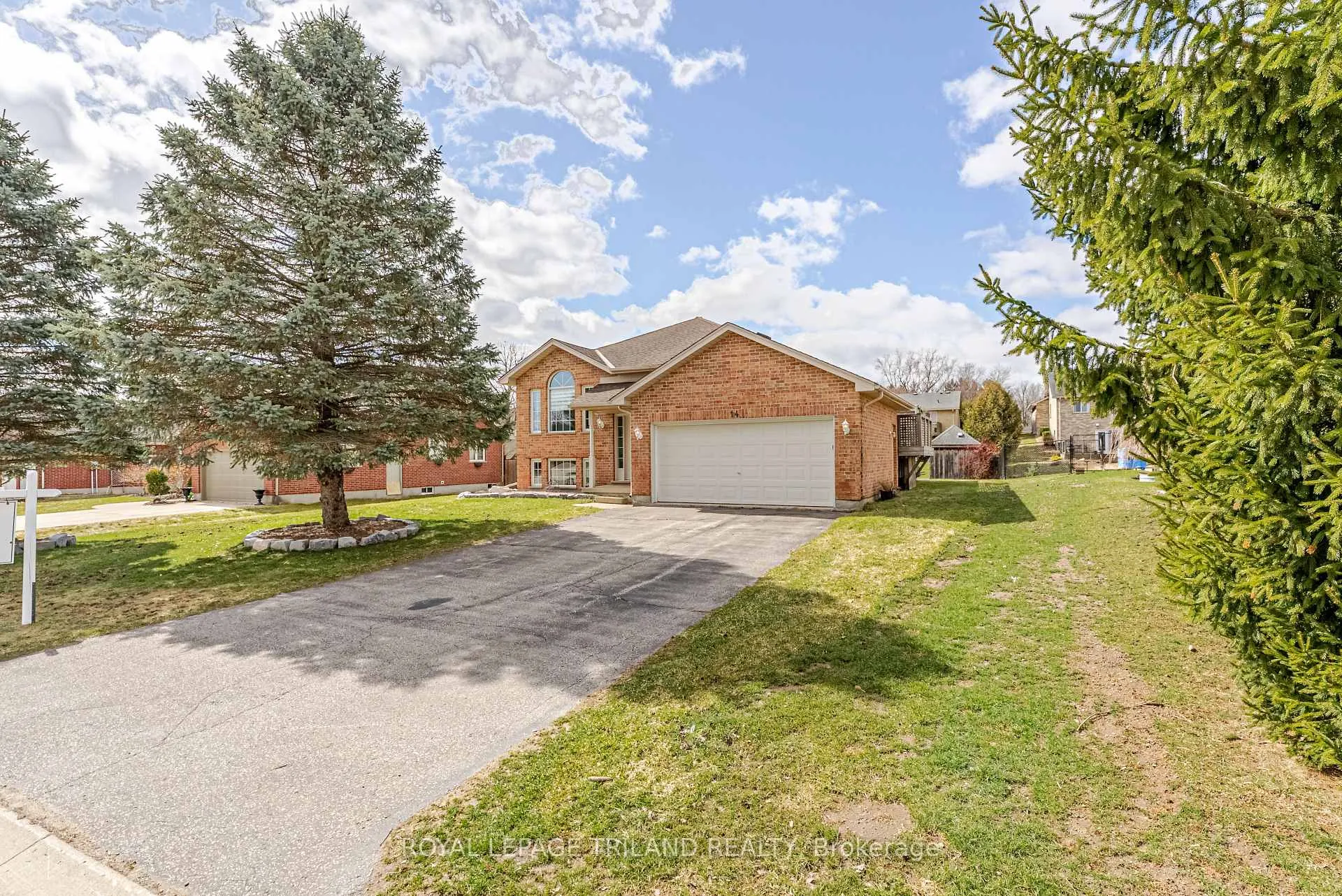 Photo 1 of 14 Amber Drive, Thames Centre, Dorchester — HOMEH
