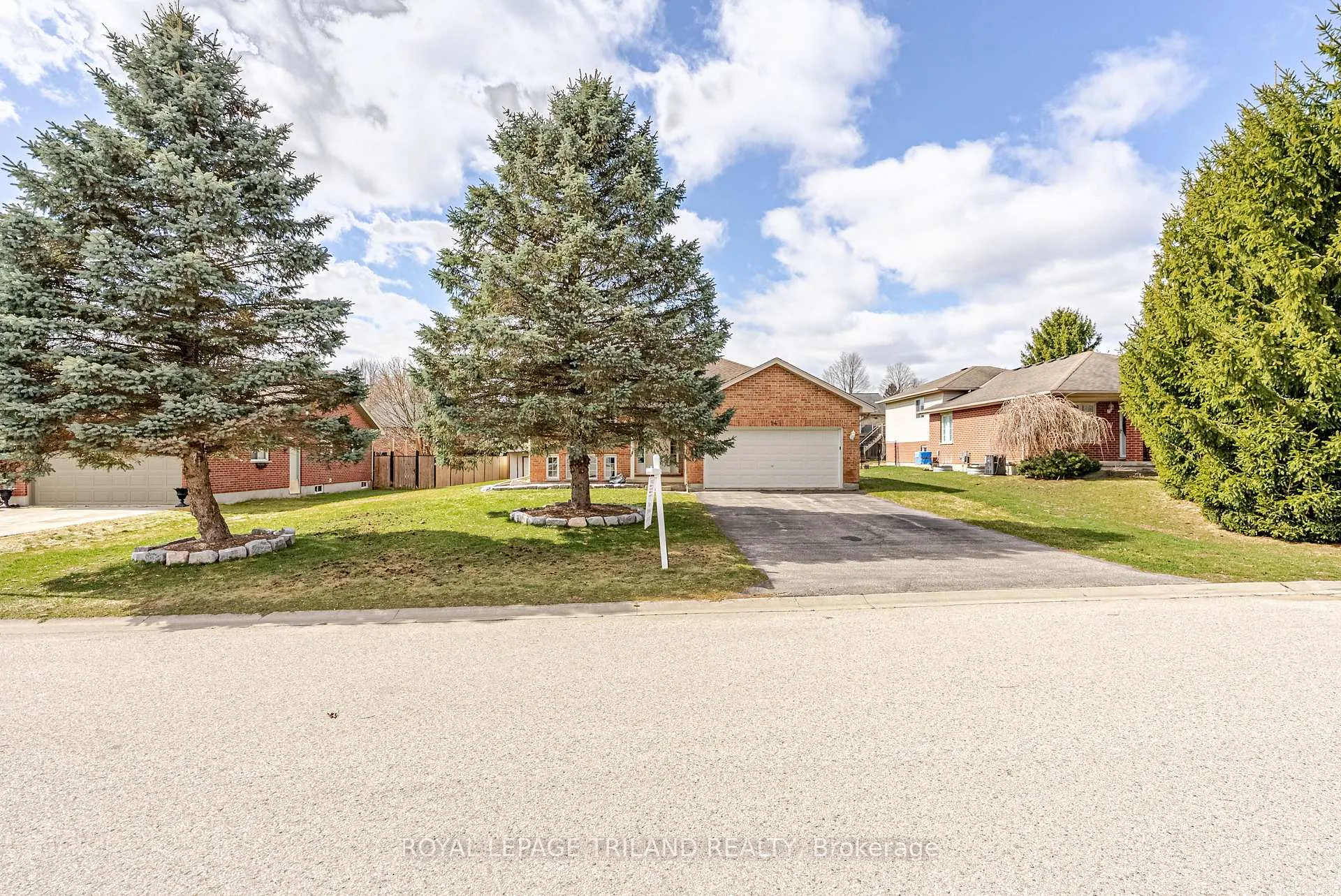 Photo 4 of 14 Amber Drive, Thames Centre, Dorchester — HOMEH
