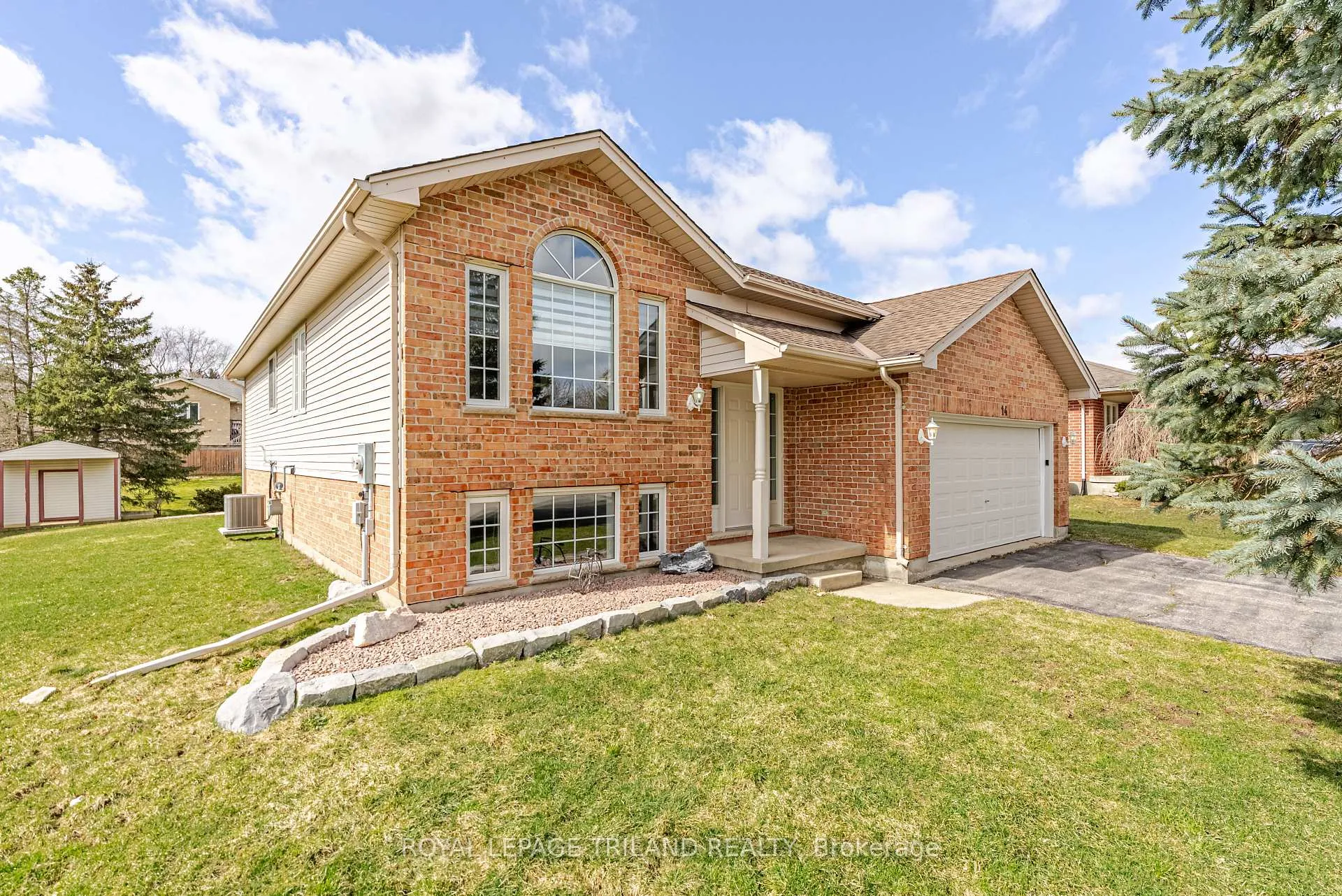 Photo 6 of 14 Amber Drive, Thames Centre, Dorchester — HOMEH