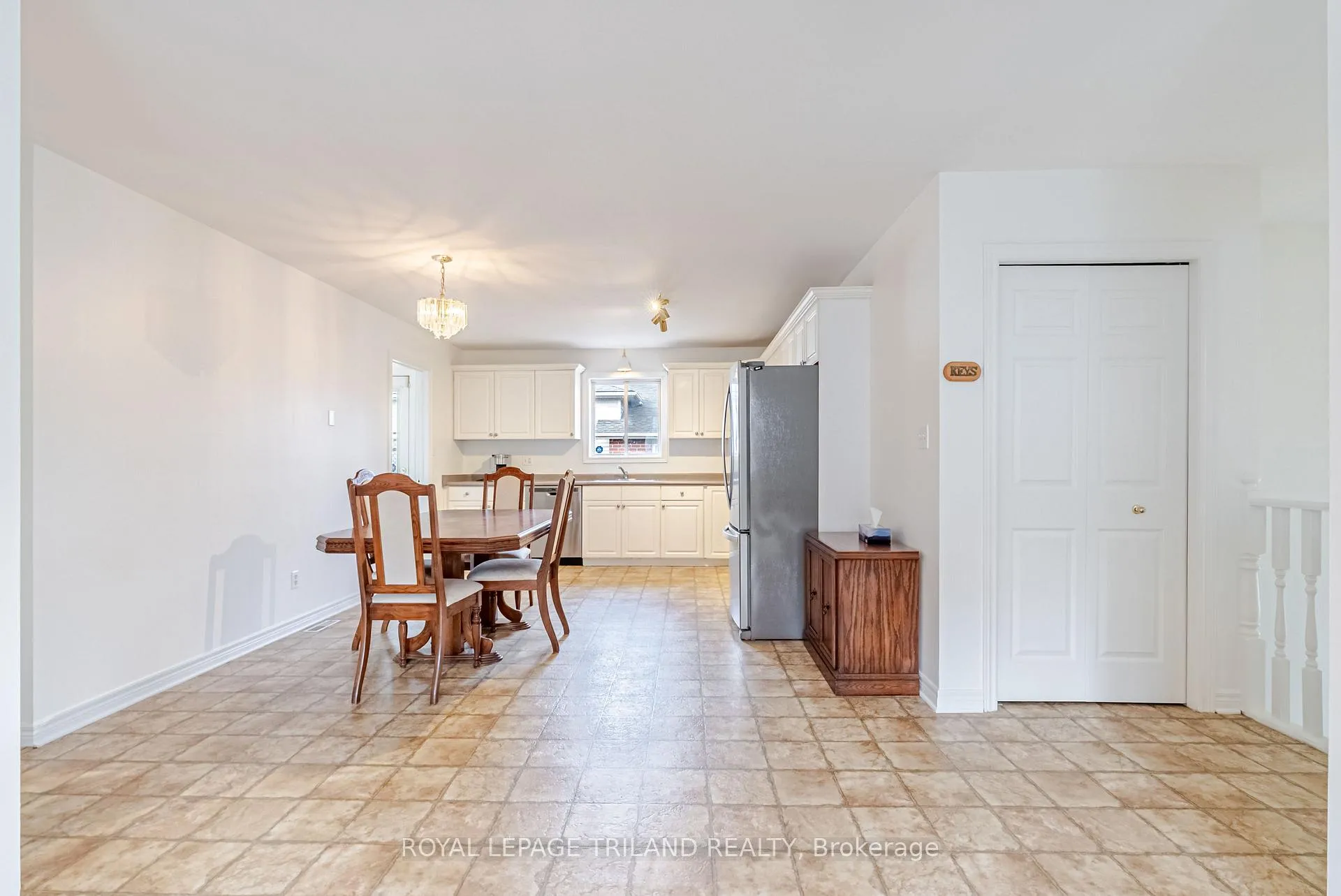 Photo 12 of 14 Amber Drive, Thames Centre, Dorchester — HOMEH