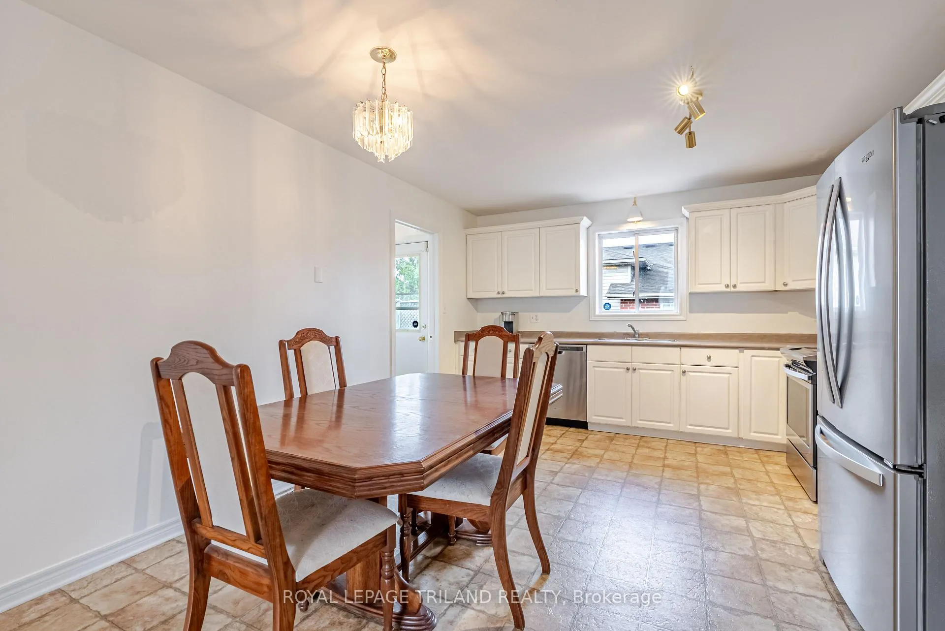 Photo 13 of 14 Amber Drive, Thames Centre, Dorchester — HOMEH