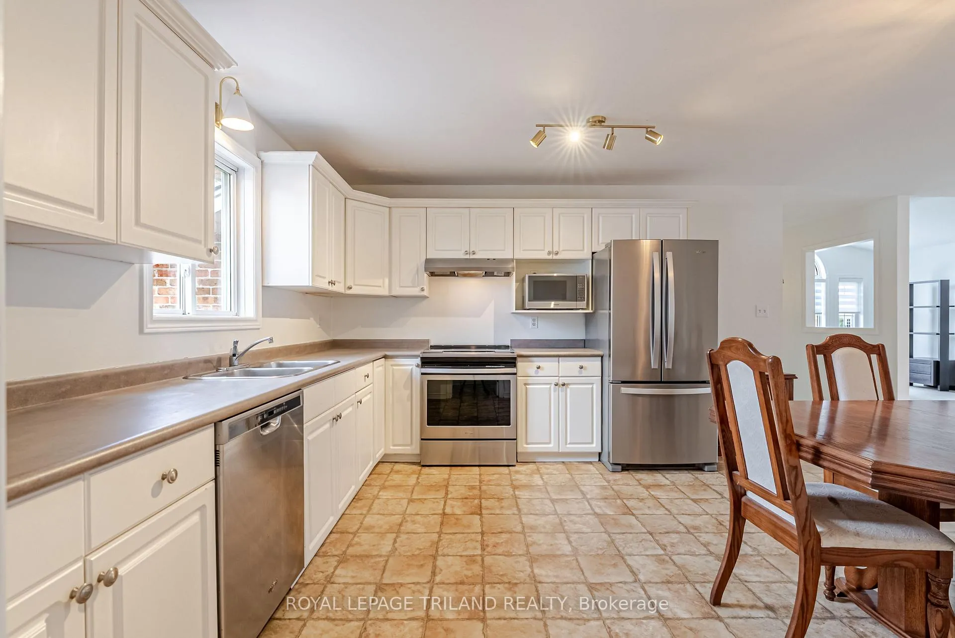 Photo 14 of 14 Amber Drive, Thames Centre, Dorchester — HOMEH