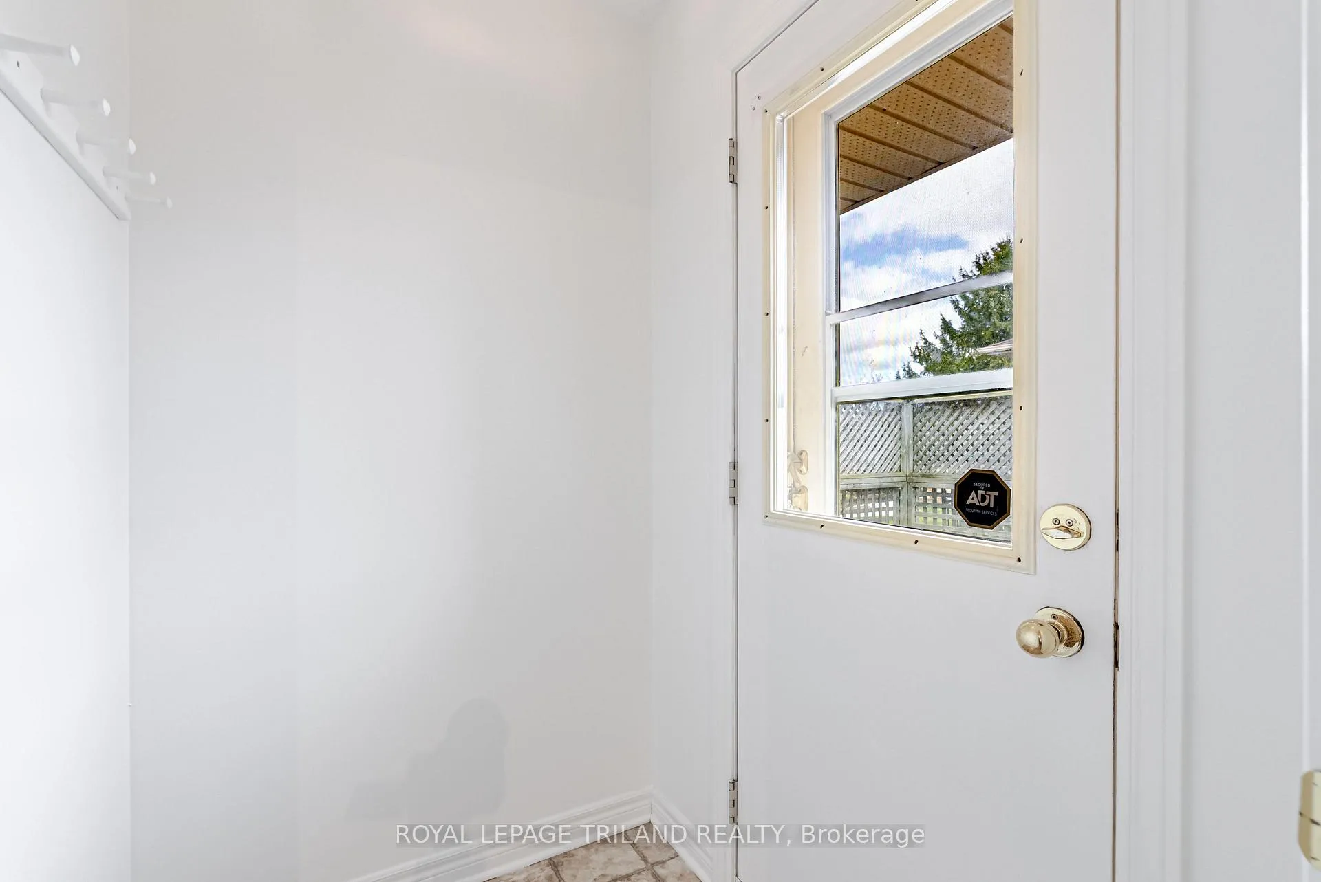Photo 15 of 14 Amber Drive, Thames Centre, Dorchester — HOMEH