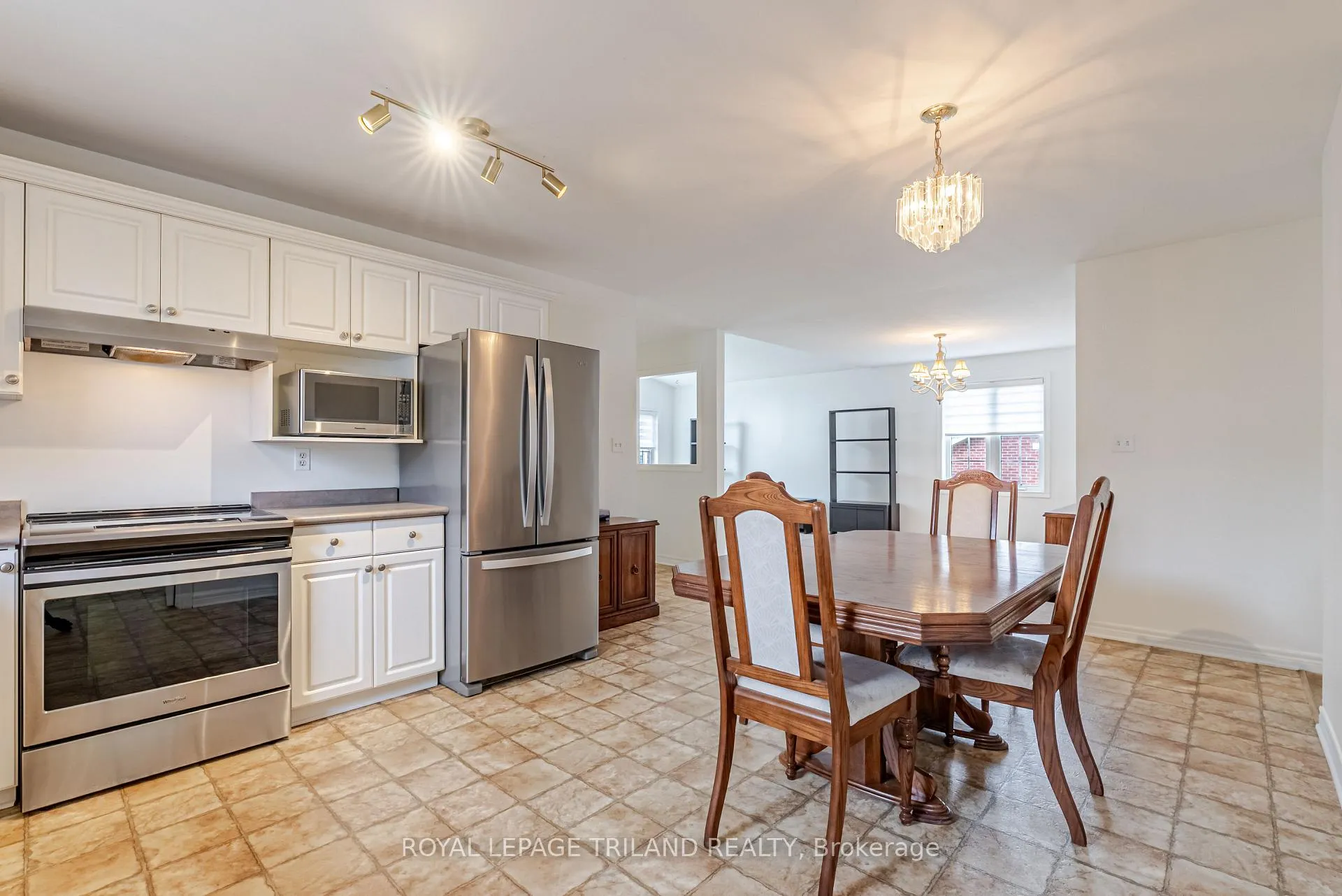 Photo 16 of 14 Amber Drive, Thames Centre, Dorchester — HOMEH