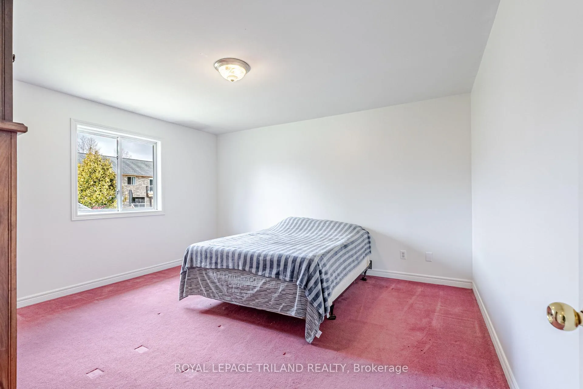 Photo 24 of 14 Amber Drive, Thames Centre, Dorchester — HOMEH