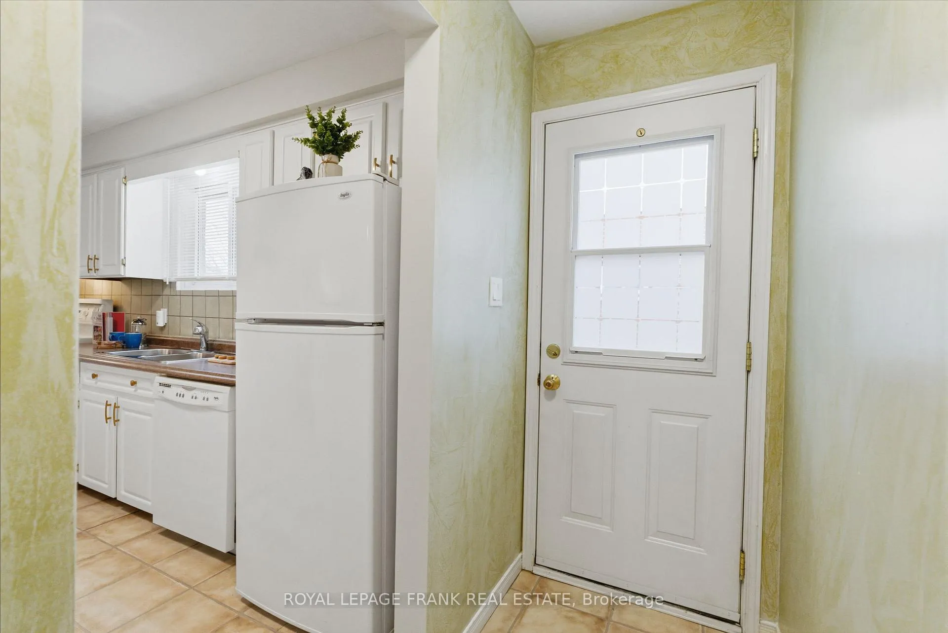 Photo 17 of 380 Surrey Drive, Oshawa, Eastdale — HOMEH