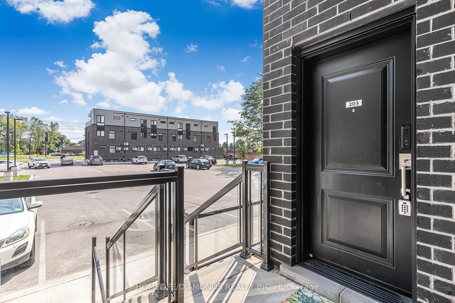 Photo 3 of Unit 203, 6065 Mcleod Road, Niagara Falls, Arad/Fallsview — HOMEH