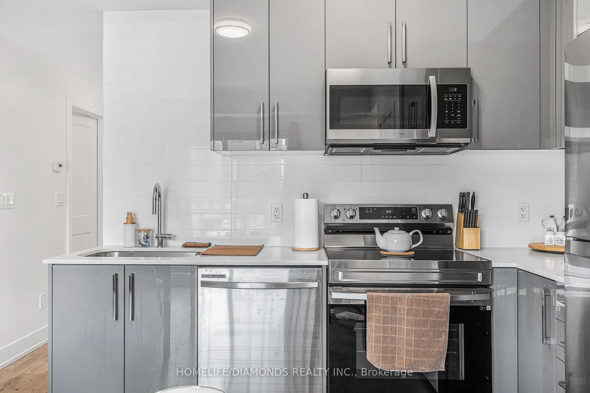 Photo 10 of Unit 203, 6065 Mcleod Road, Niagara Falls, Arad/Fallsview — HOMEH