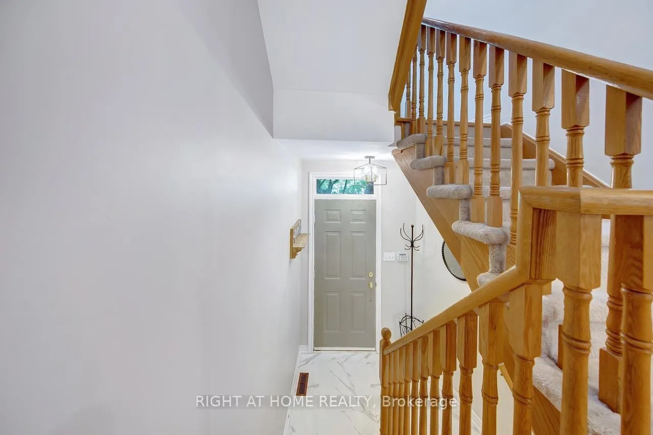 Photo 4 of 23 Michael Way, Markham, Buttonville — HOMEH
