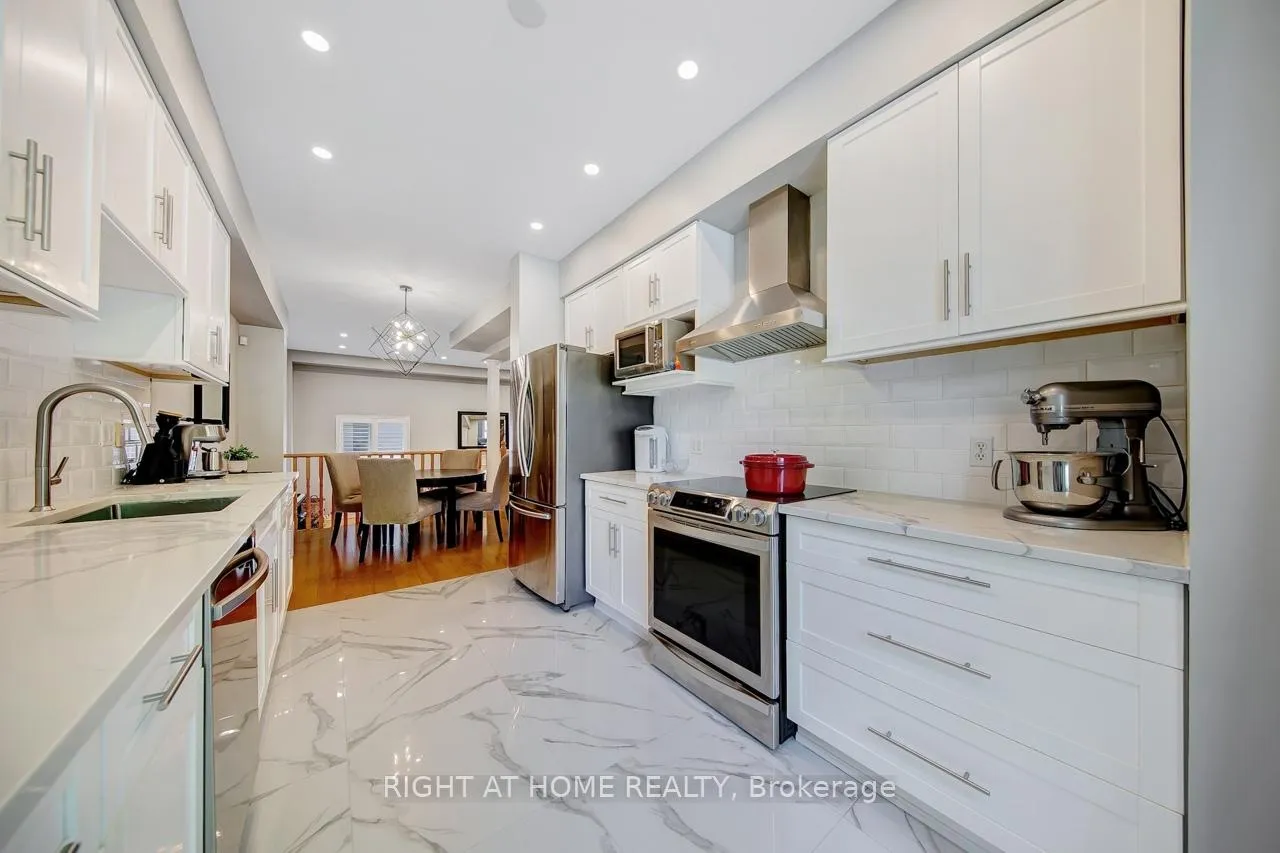 Photo 7 of 23 Michael Way, Markham, Buttonville — HOMEH