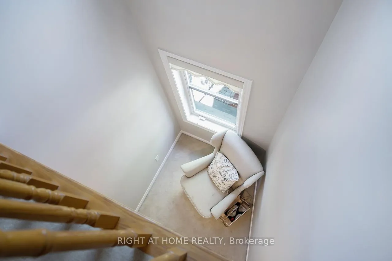 Photo 16 of 23 Michael Way, Markham, Buttonville — HOMEH