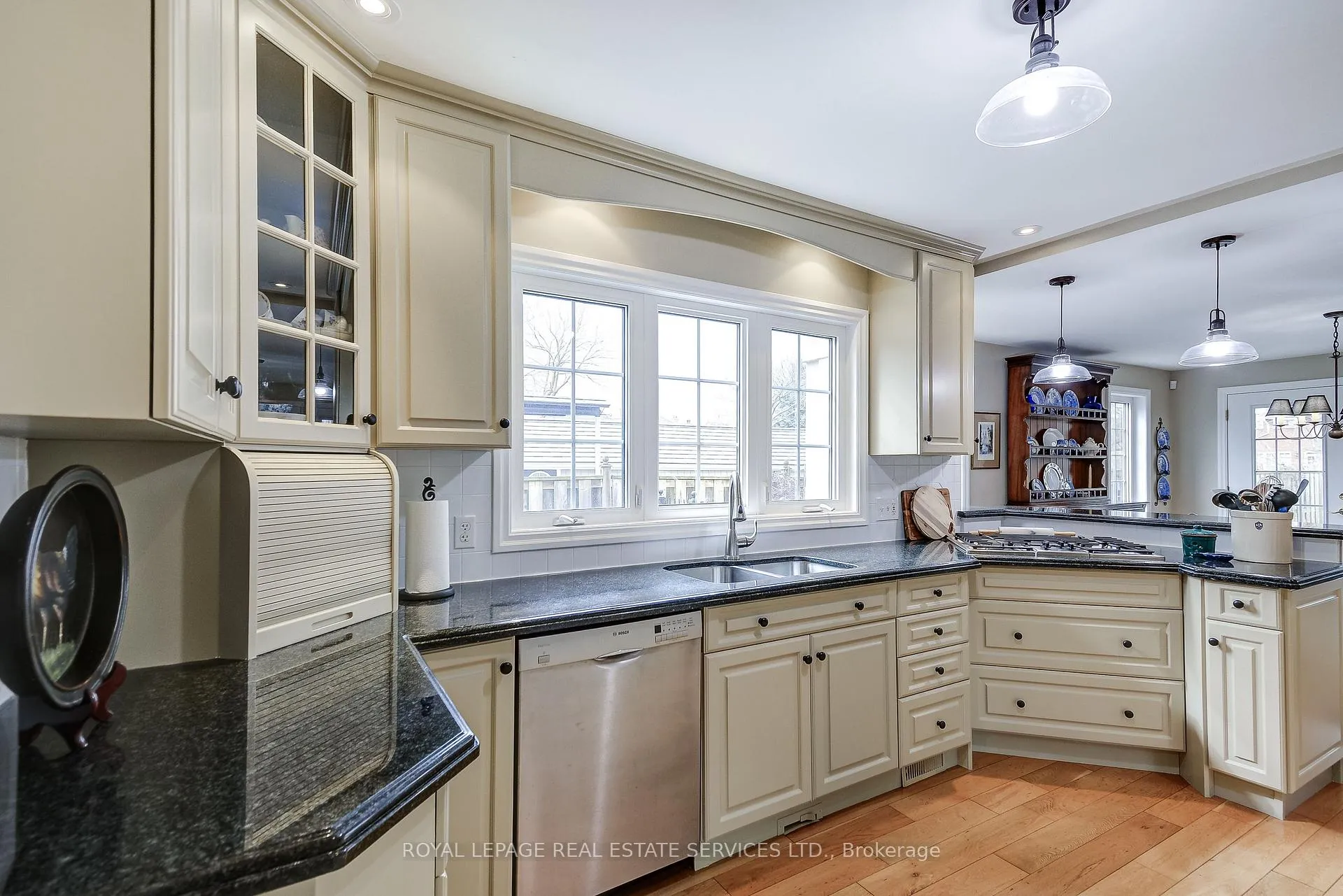 Photo 13 of 58 South Drive, St. Catharines, Old Glenridge — HOMEH