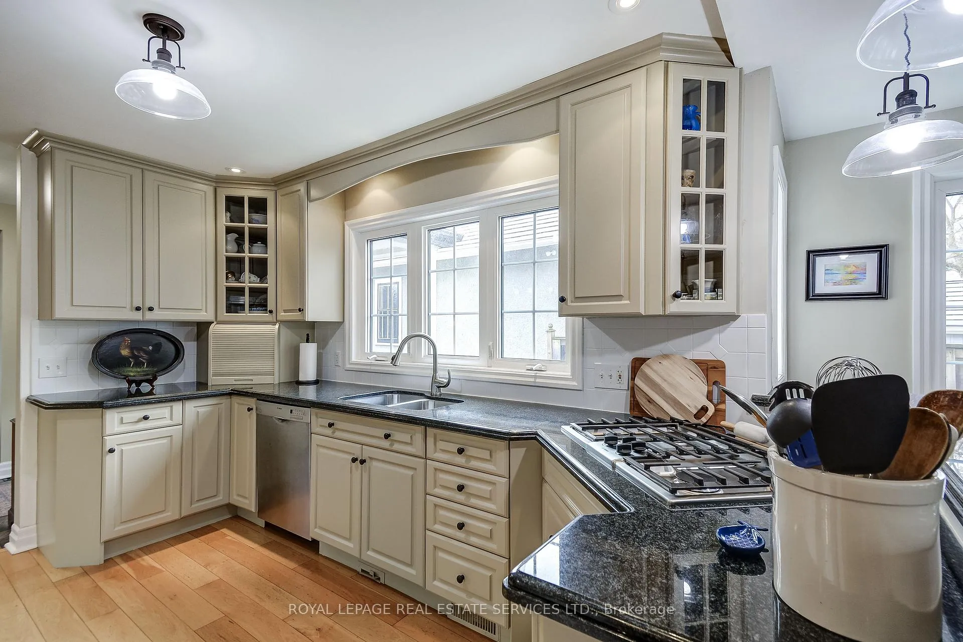 Photo 14 of 58 South Drive, St. Catharines, Old Glenridge — HOMEH