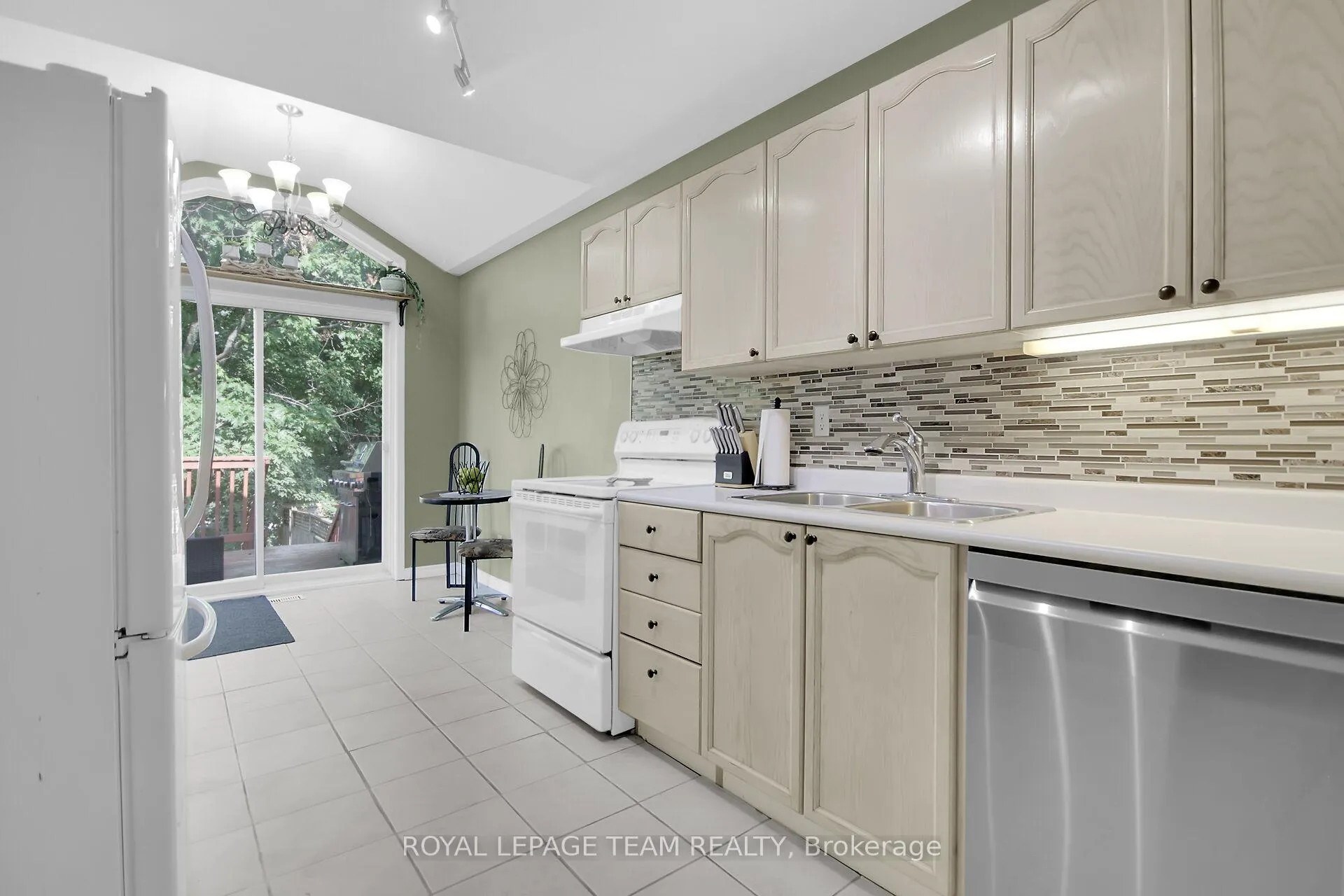 Photo 11 of 75 Inverary Drive, Ottawa, Kanata - Morgan's Grant/South March — HOMEH