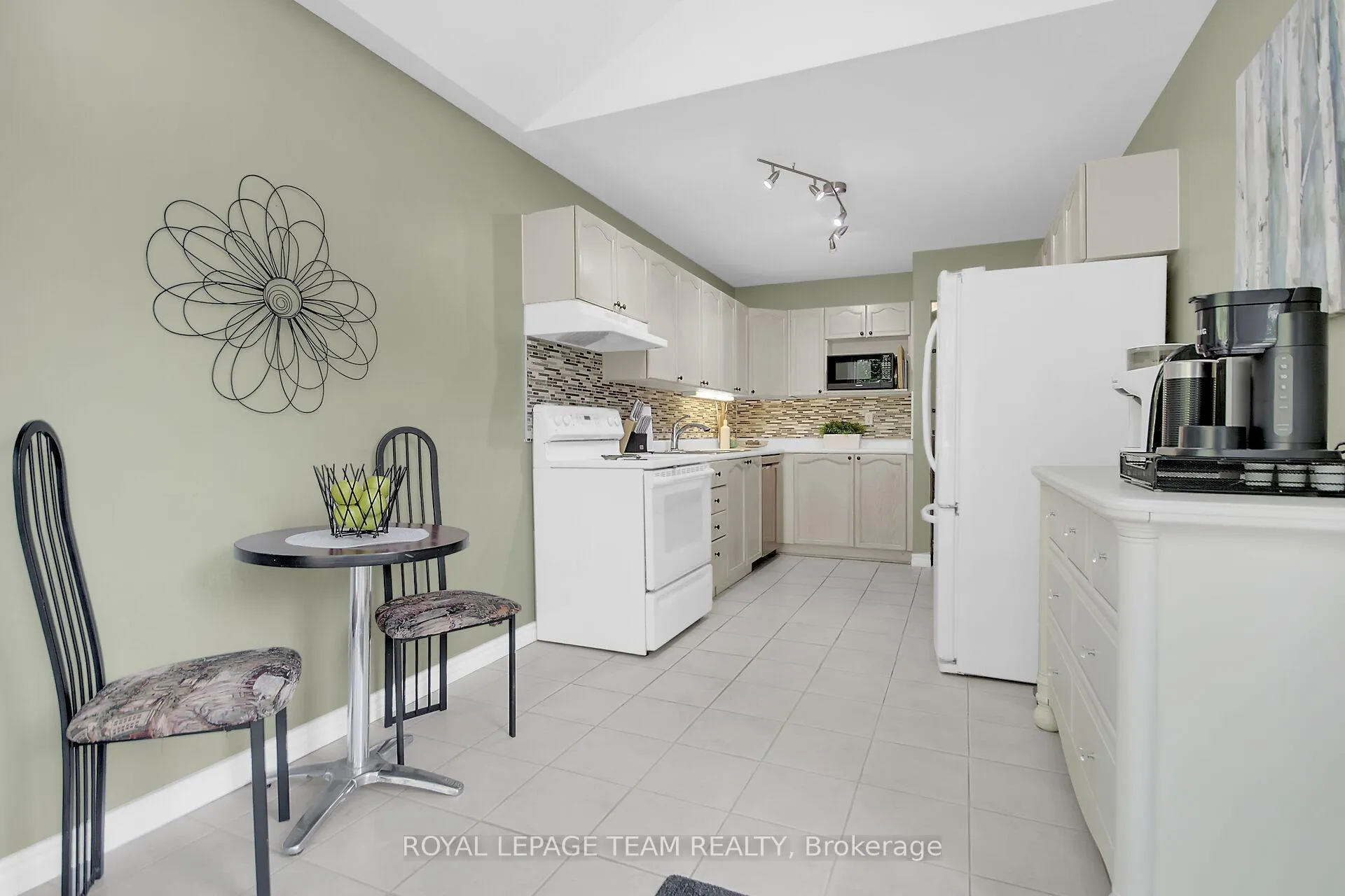 Photo 13 of 75 Inverary Drive, Ottawa, Kanata - Morgan's Grant/South March — HOMEH