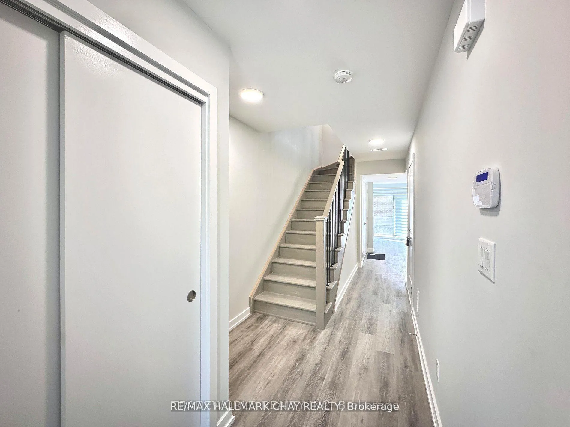 Photo 2 of 69 Winters Crescent, Collingwood — HOMEH
