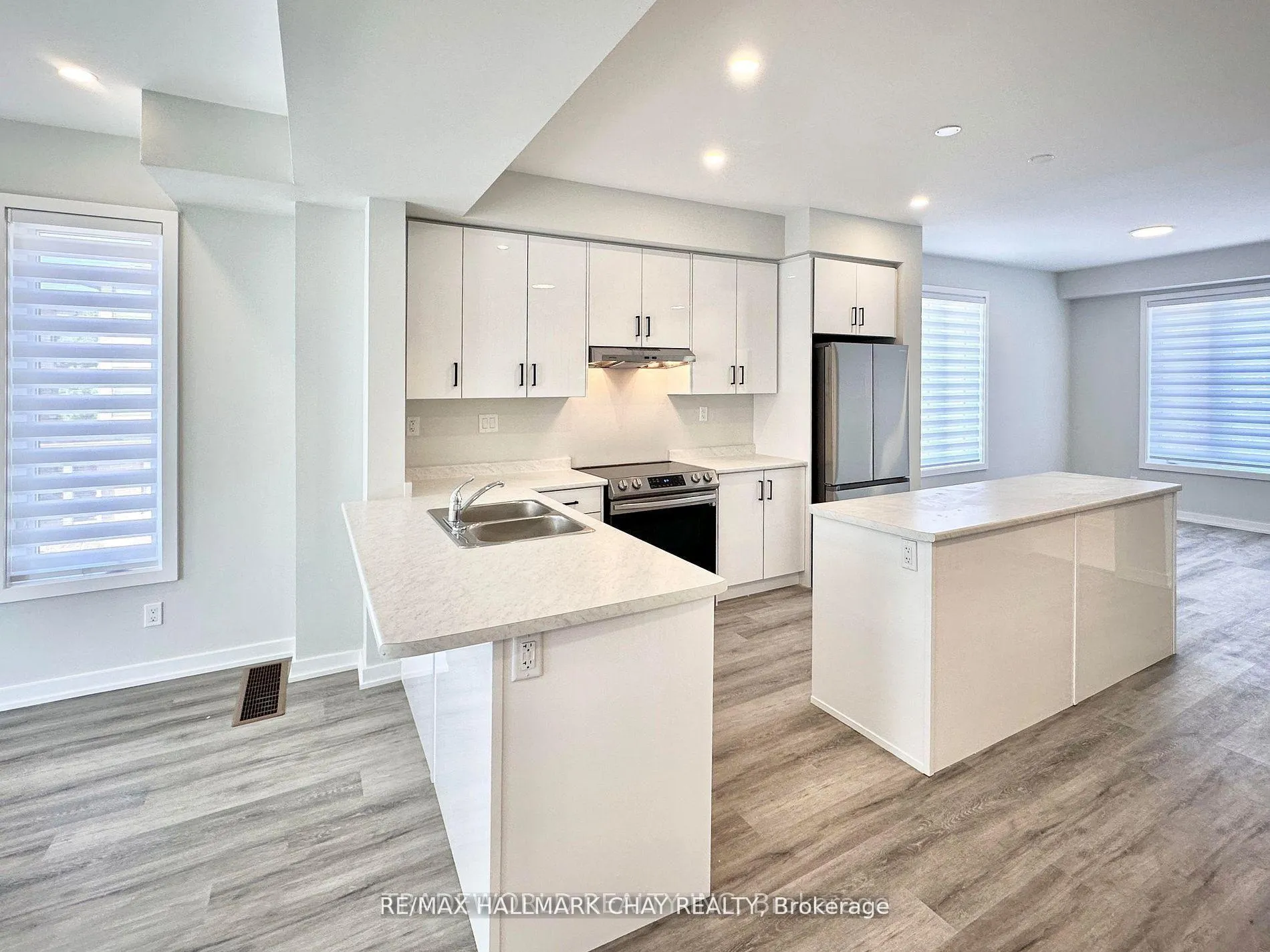 Photo 11 of 69 Winters Crescent, Collingwood — HOMEH