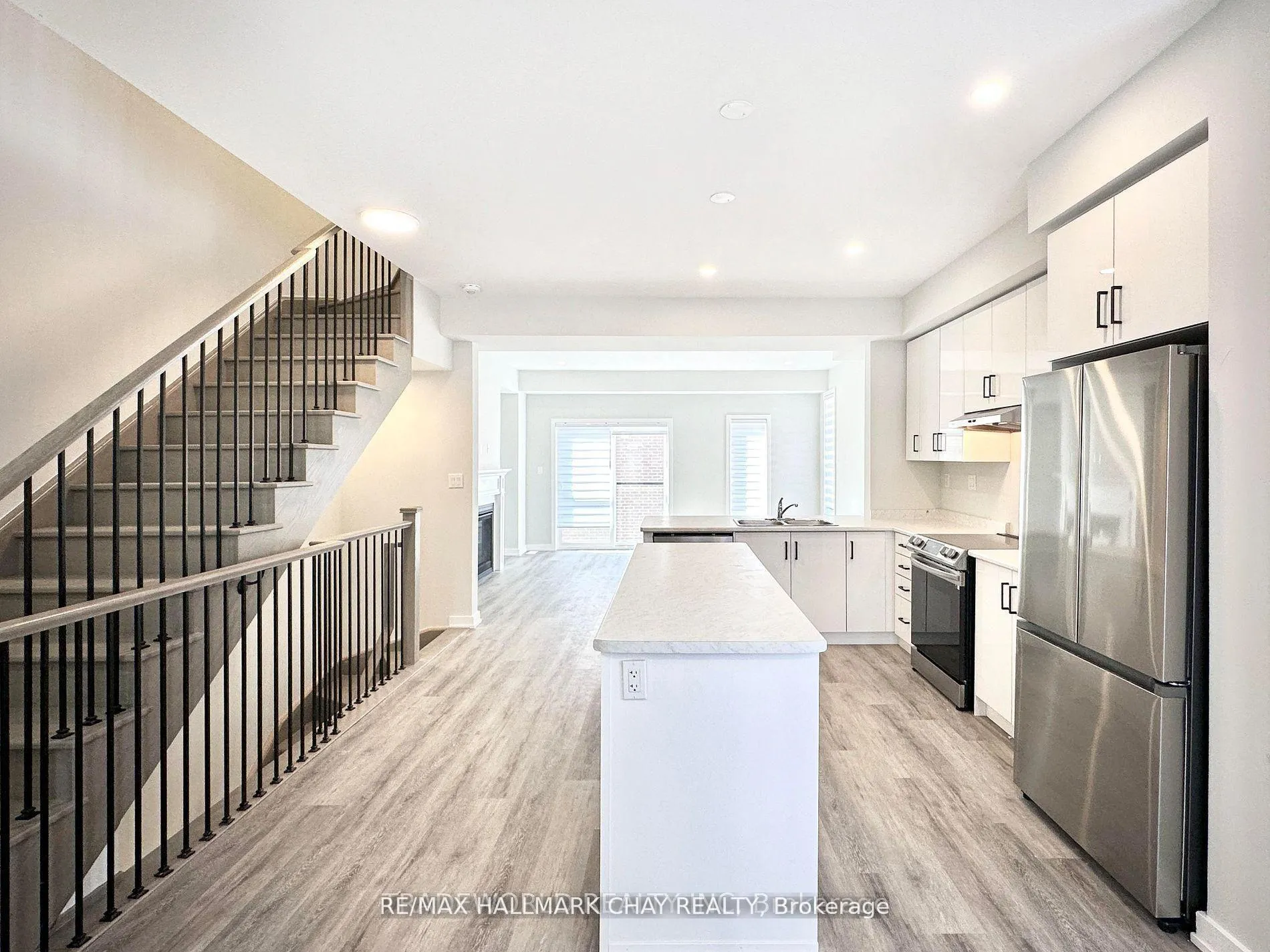 Photo 13 of 69 Winters Crescent, Collingwood — HOMEH