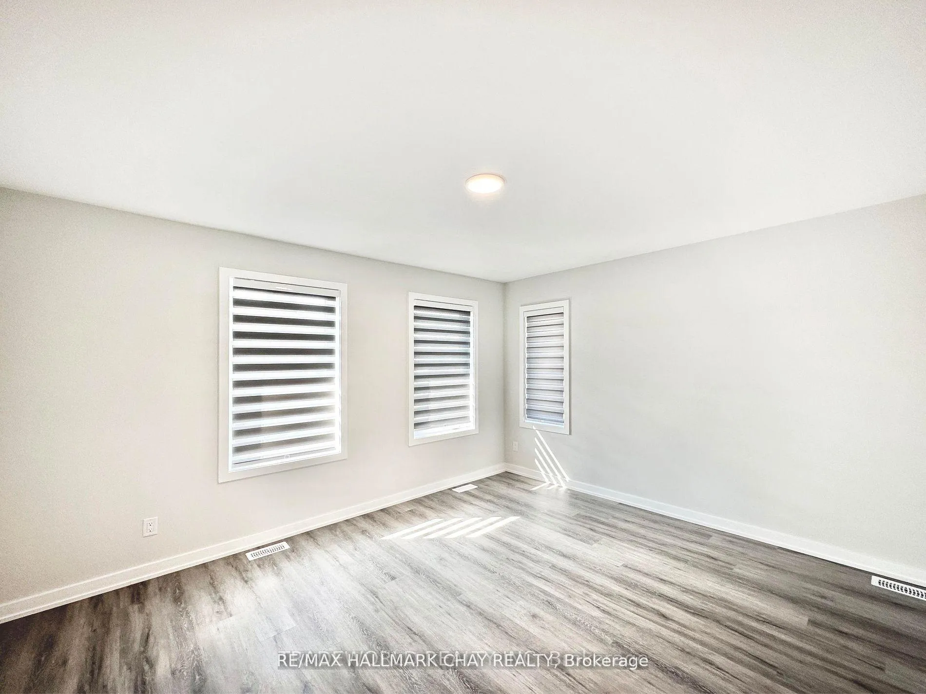 Photo 25 of 69 Winters Crescent, Collingwood — HOMEH