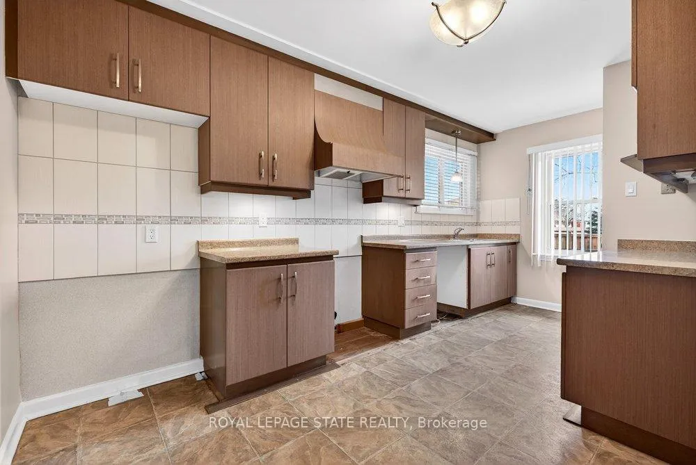 Photo 12 of 42 Evergreen Avenue, Hamilton, Stoney Creek — HOMEH