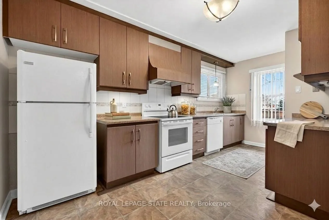 Photo 13 of 42 Evergreen Avenue, Hamilton, Stoney Creek — HOMEH