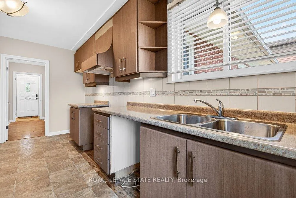 Photo 14 of 42 Evergreen Avenue, Hamilton, Stoney Creek — HOMEH