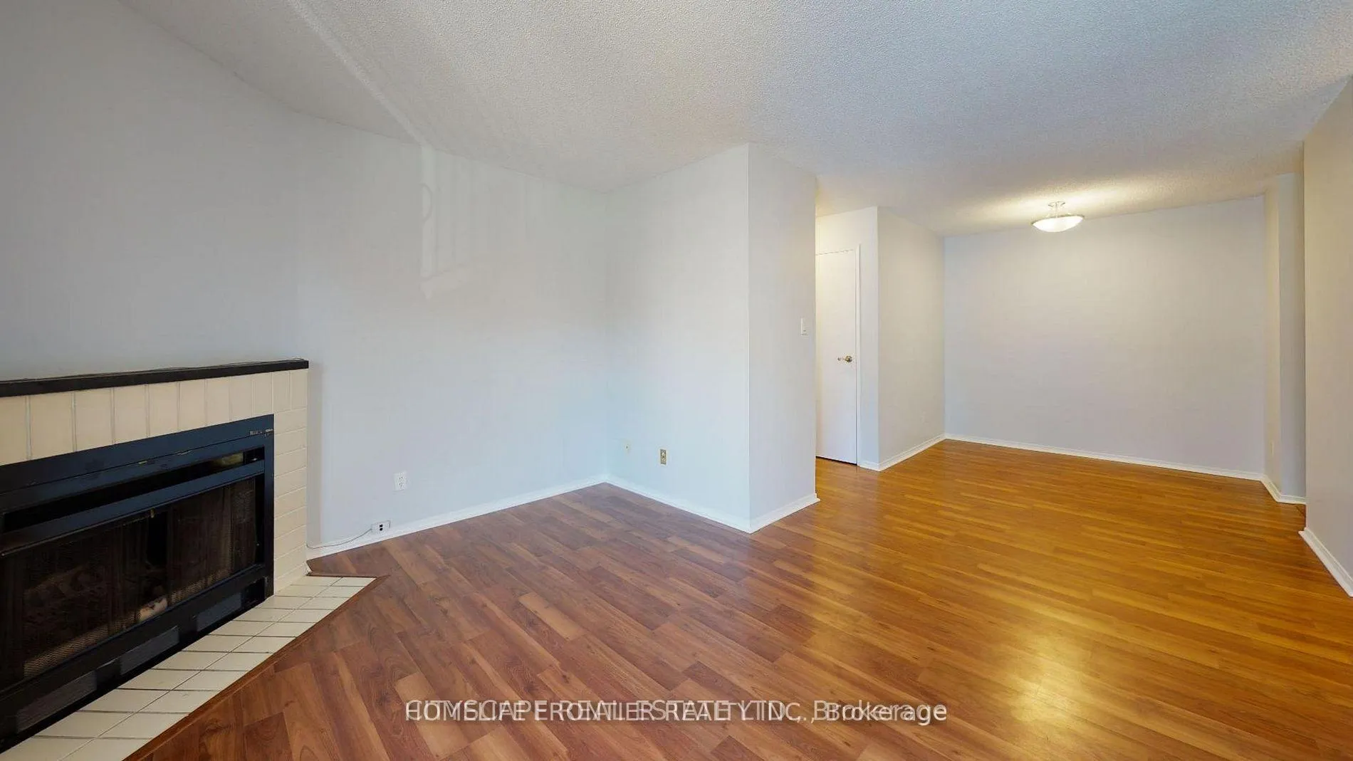 Front of Unit 922, 1450 Glen Abbey Gate