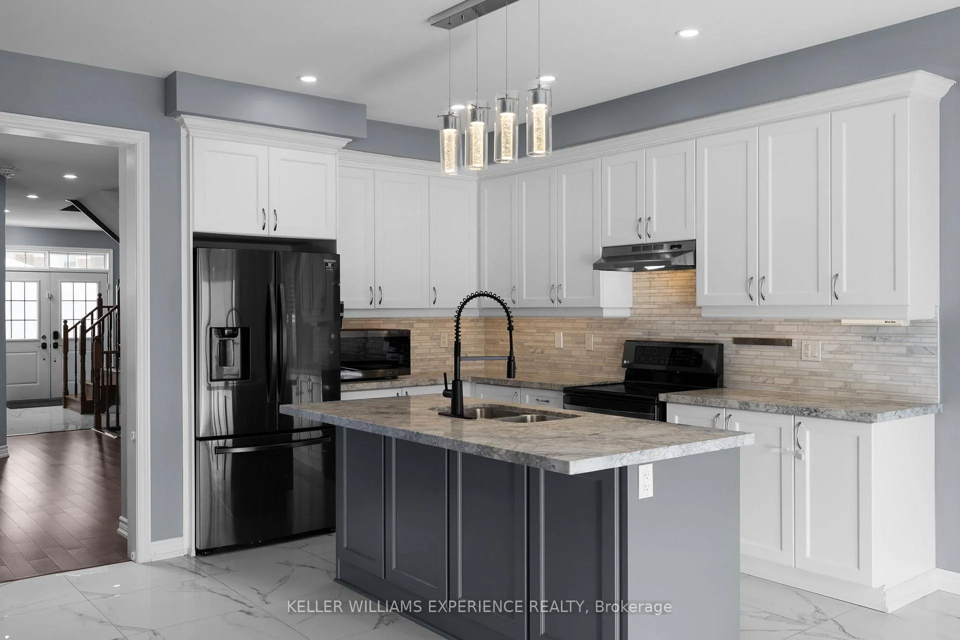 Photo 3 of 1464 Farrow Crescent, Innisfil, Alcona — HOMEH