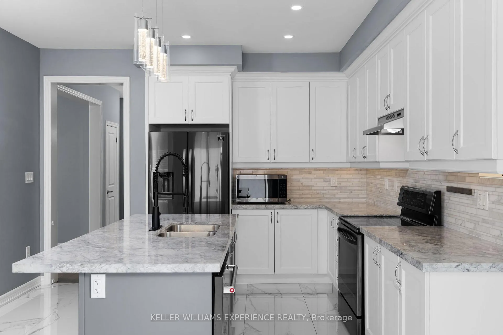 Photo 4 of 1464 Farrow Crescent, Innisfil, Alcona — HOMEH