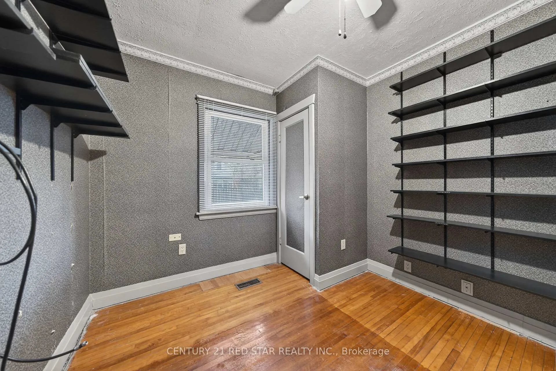 Photo 14 of 210 Huxley Avenue S, Hamilton, Delta — HOMEH