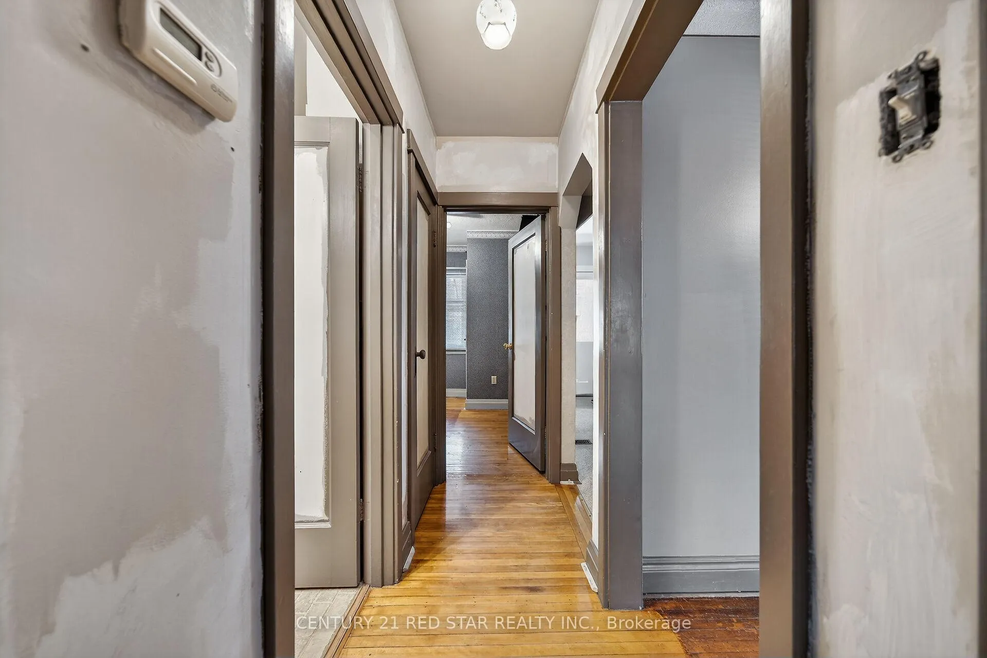 Photo 15 of 210 Huxley Avenue S, Hamilton, Delta — HOMEH