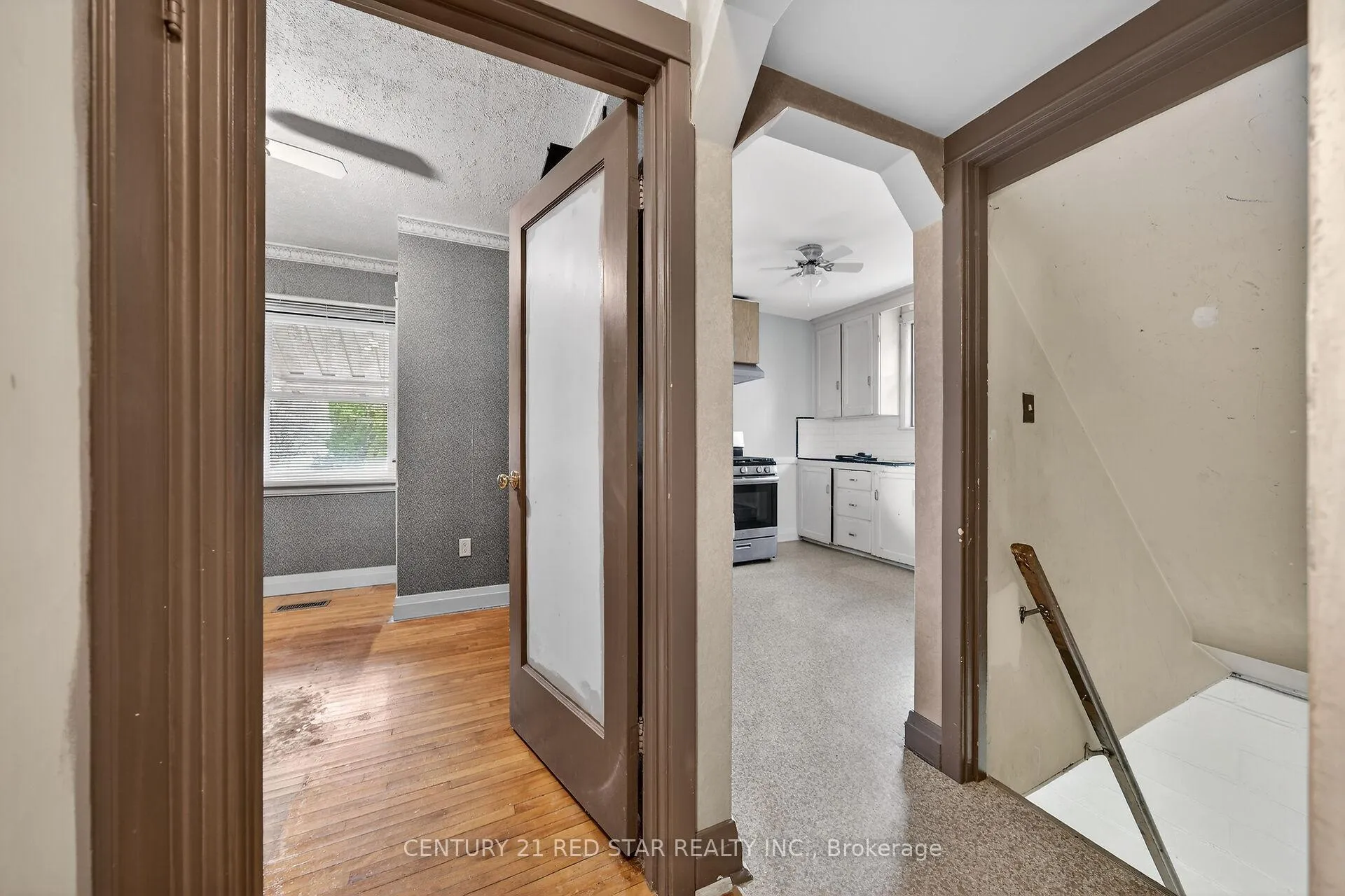 Photo 16 of 210 Huxley Avenue S, Hamilton, Delta — HOMEH