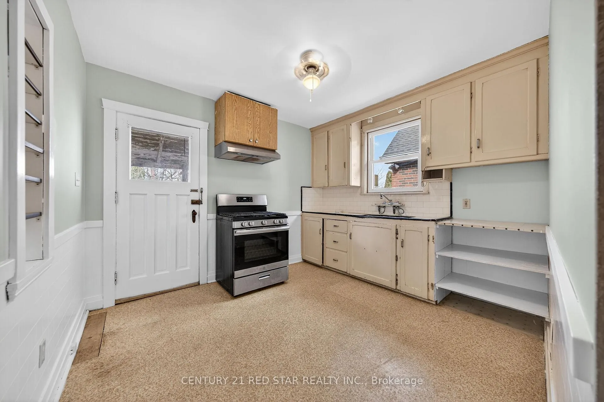 Photo 17 of 210 Huxley Avenue S, Hamilton, Delta — HOMEH