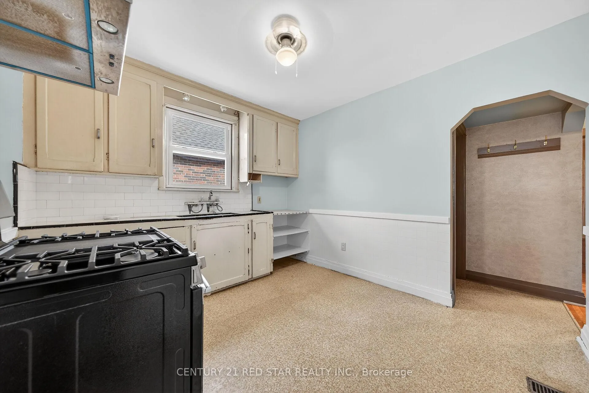 Photo 19 of 210 Huxley Avenue S, Hamilton, Delta — HOMEH