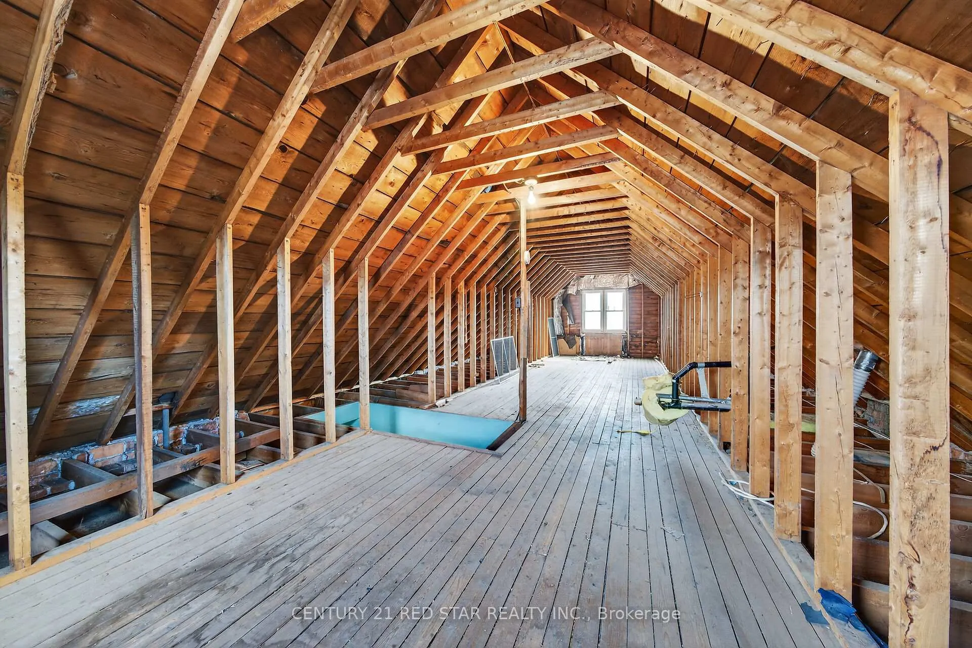 Photo 20 of 210 Huxley Avenue S, Hamilton, Delta — HOMEH
