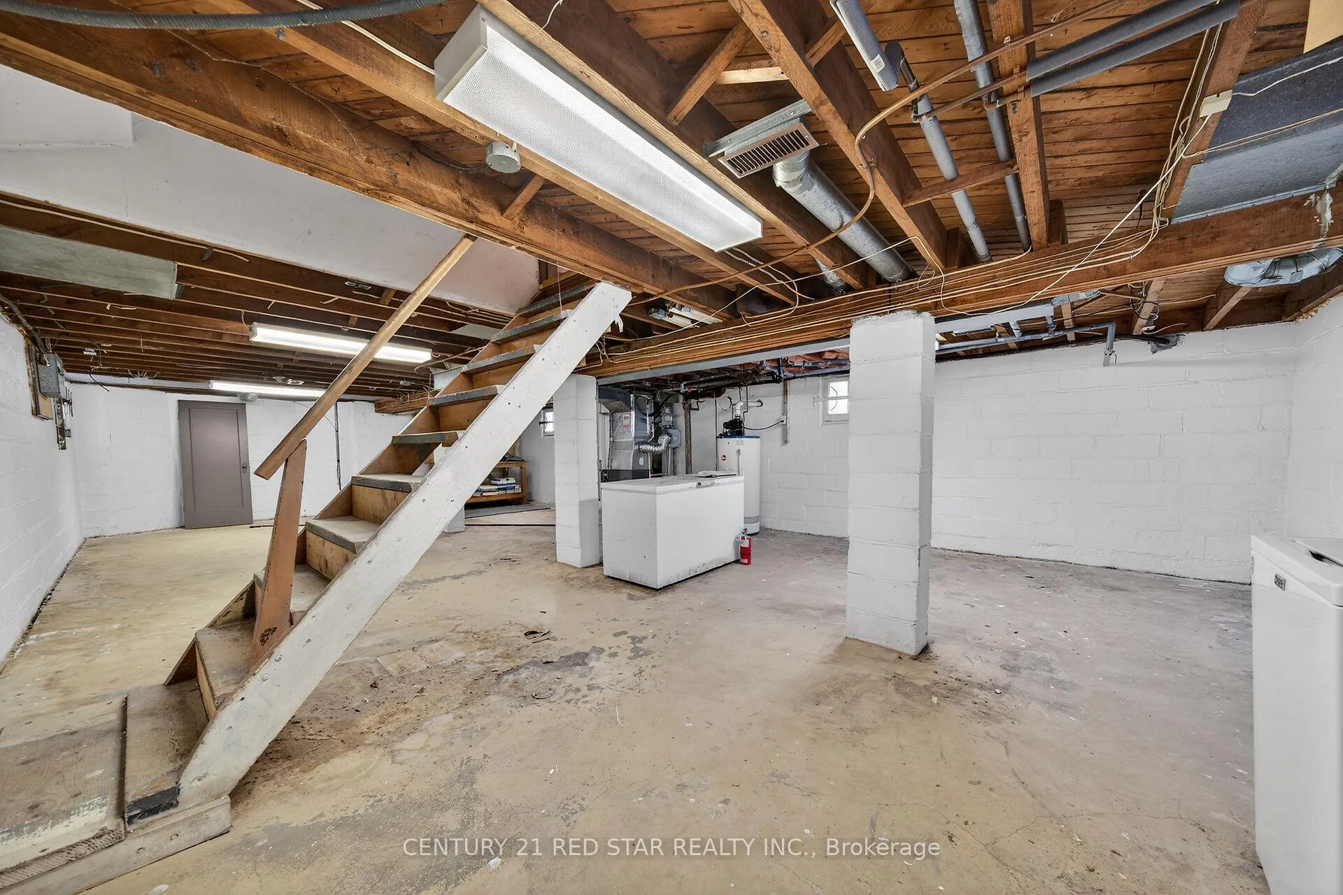 Photo 23 of 210 Huxley Avenue S, Hamilton, Delta — HOMEH