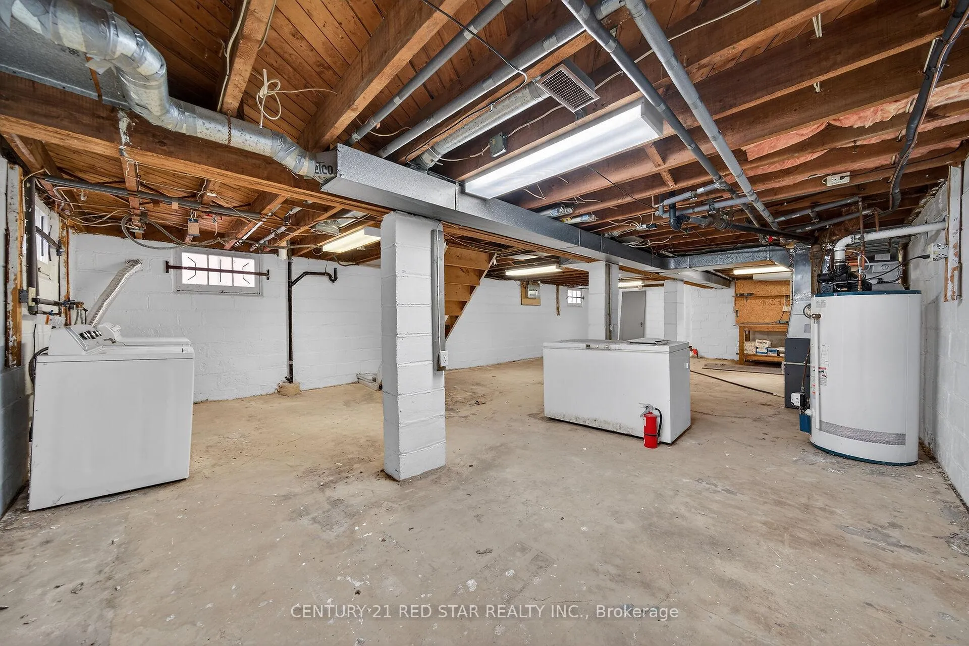 Photo 24 of 210 Huxley Avenue S, Hamilton, Delta — HOMEH