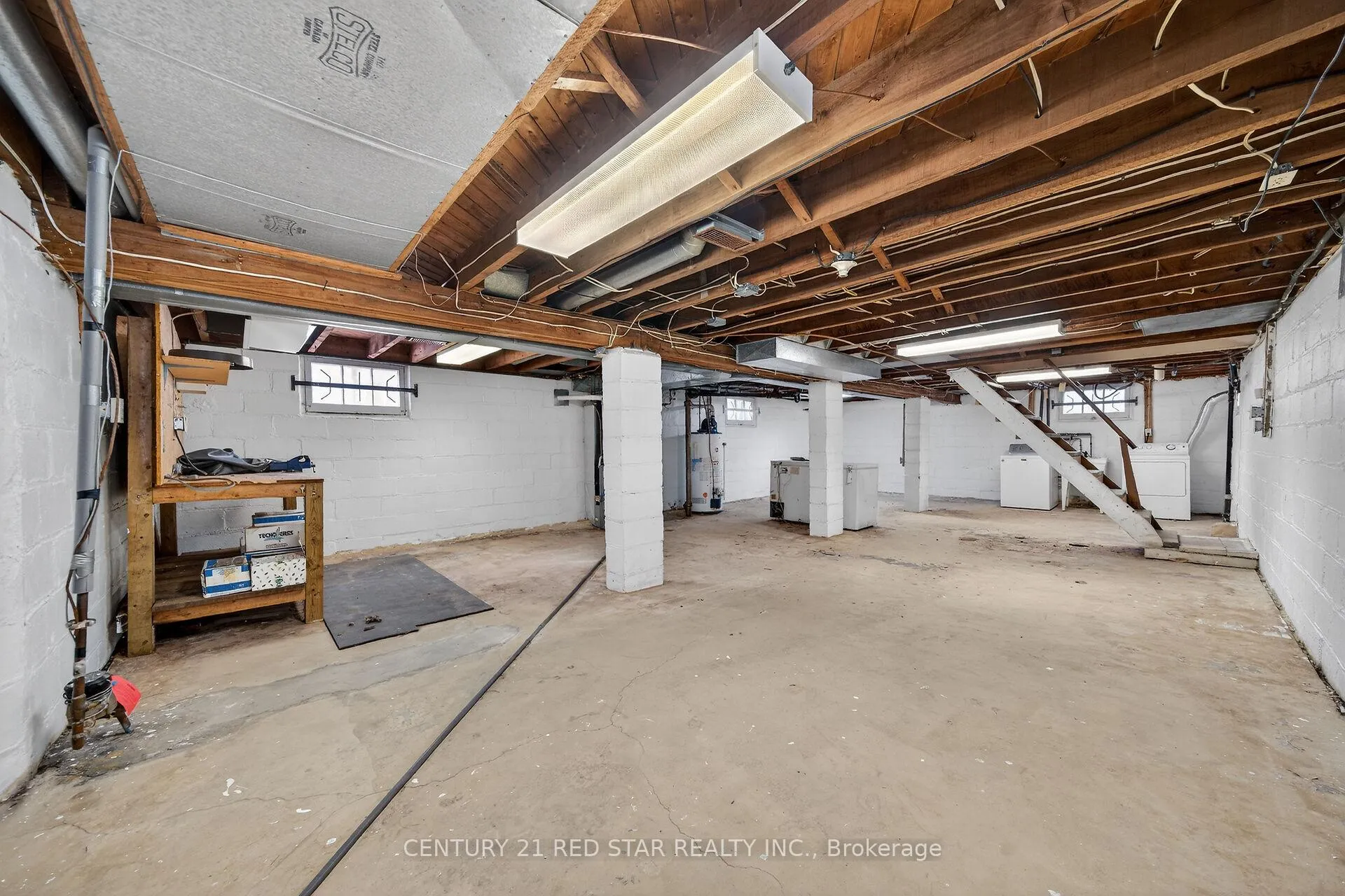 Photo 25 of 210 Huxley Avenue S, Hamilton, Delta — HOMEH