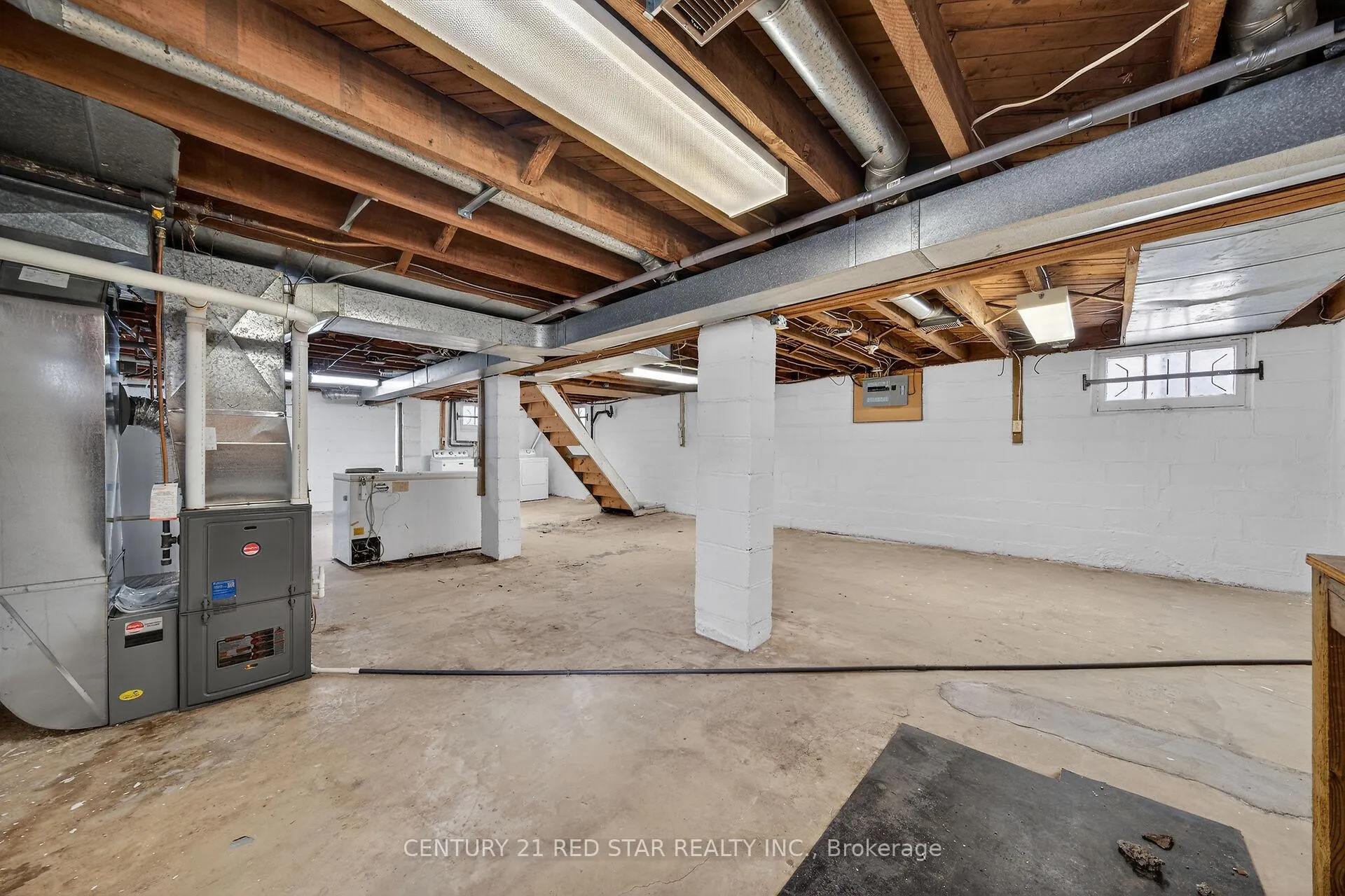 Photo 26 of 210 Huxley Avenue S, Hamilton, Delta — HOMEH