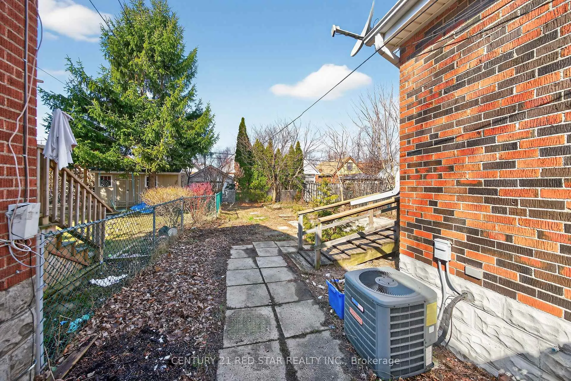 Photo 29 of 210 Huxley Avenue S, Hamilton, Delta — HOMEH